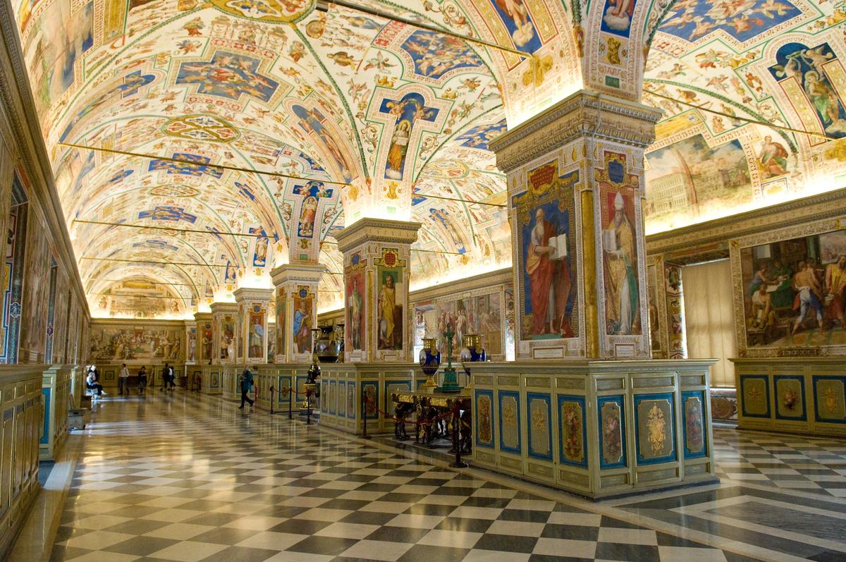 The Sistine Hall of the Vatican Library Photo: Anna & Michal