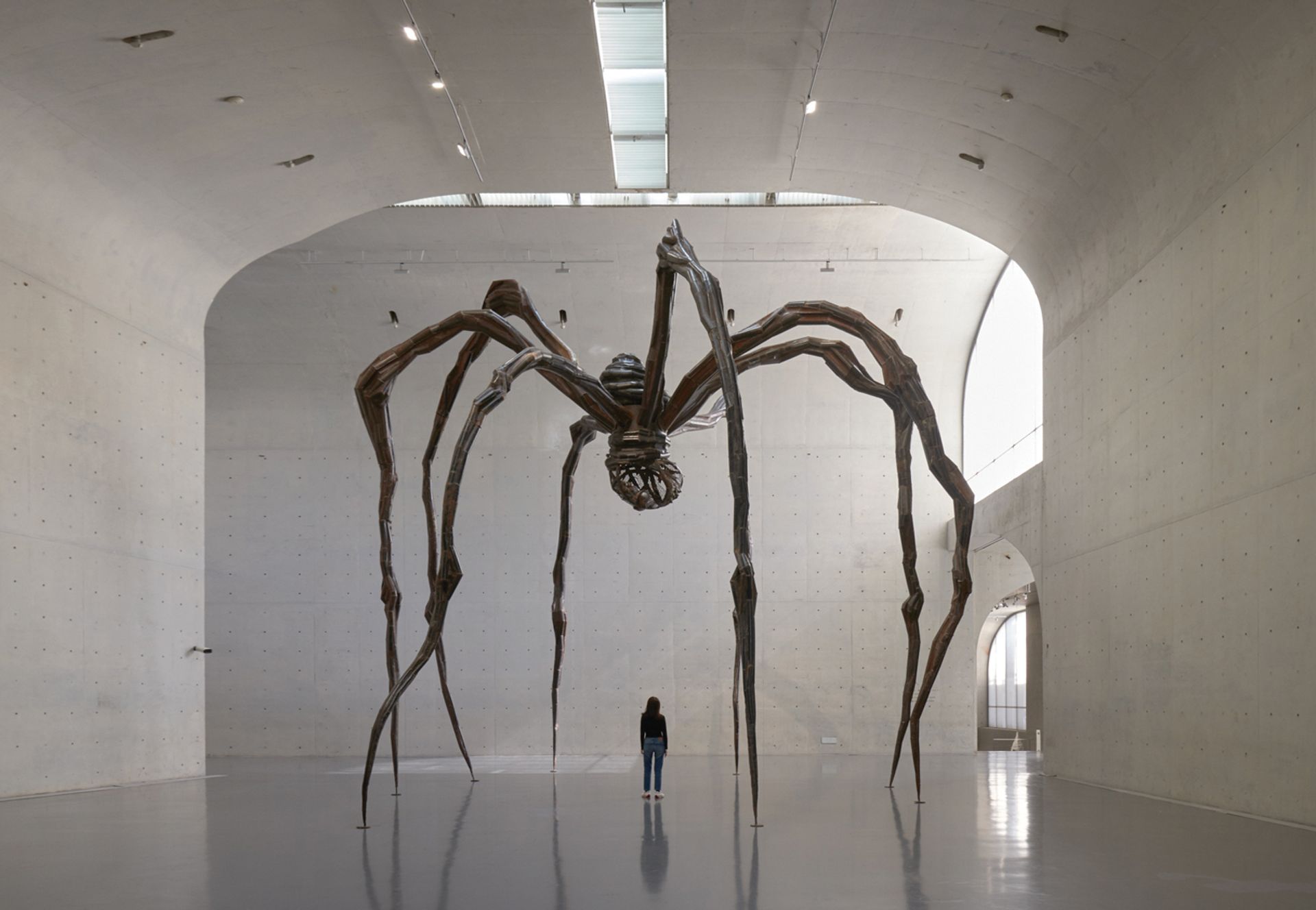 Louise Bourgeois's Maman (1999) at the Long Museum in Shanghai © The Easton Foundation/VAGA (ARS), NY. Photo: Jiaxi & zhe. Long Museum