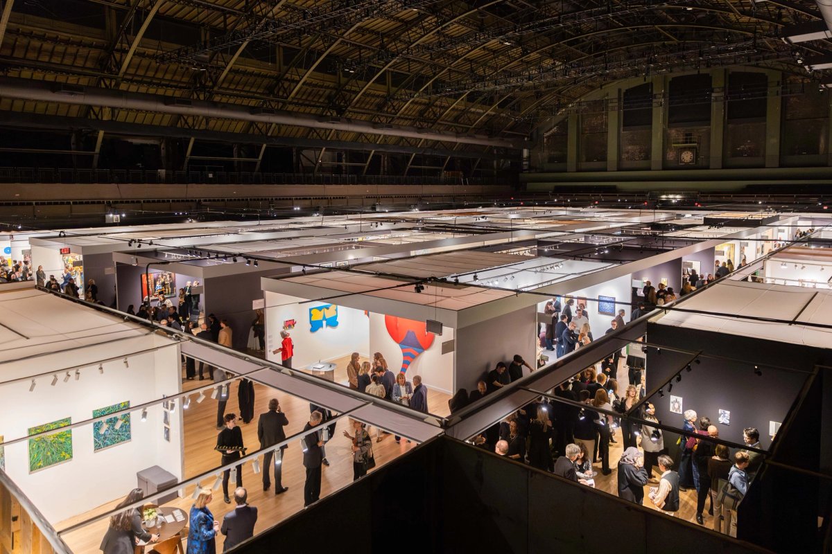 A view of the fair at the Park Avenue Armory. Scott Rudd Productions, 2024. Courtesy of the ADAA (Art Dealers Association of America)