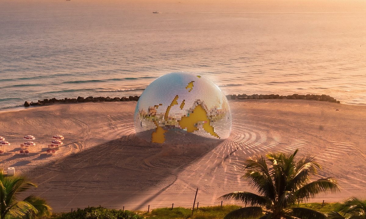 Image accompanying source report: 28-Foot Mirrored Globe to Land on Miami Beach for Art Week, With Major Lazer on the Sand