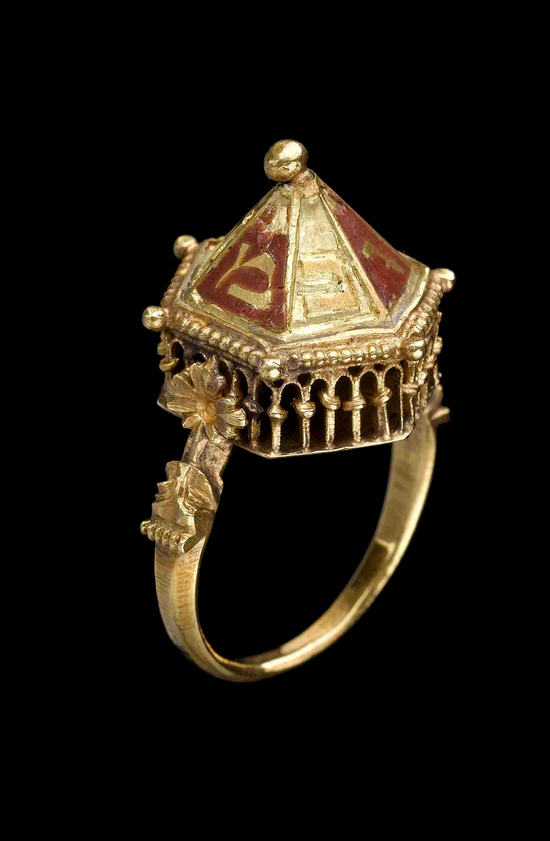 Jewish wedding ring (around 1300-48) Courtesy of the Musée de Cluny – Musée national du Moyen Âge, © RMN-Grand Palais / Art Resource, NY (Cl.20685)