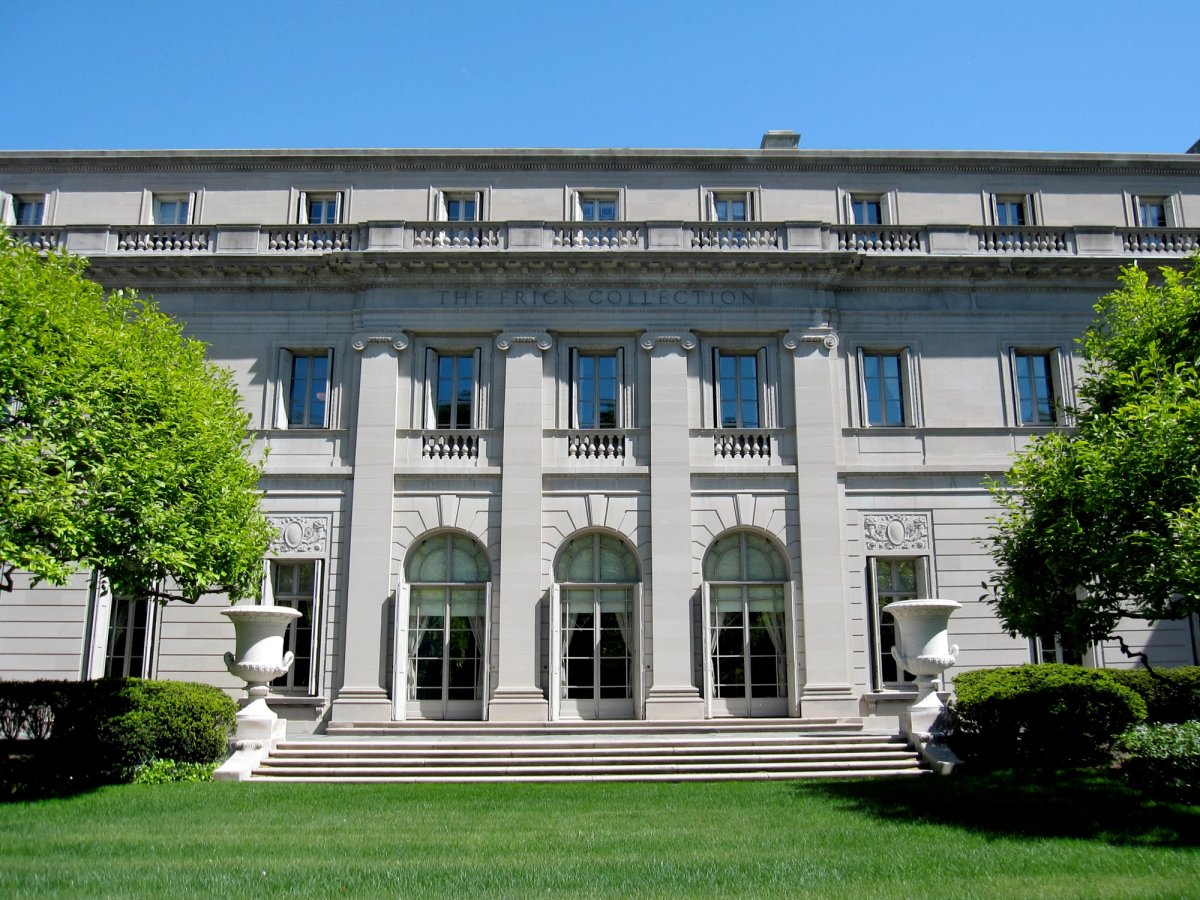 The façade of the Frick Collection on 5th Avenue, which is currently closed for renovation with a temporary outpust in the Breuer building. Wikimedia Commons.