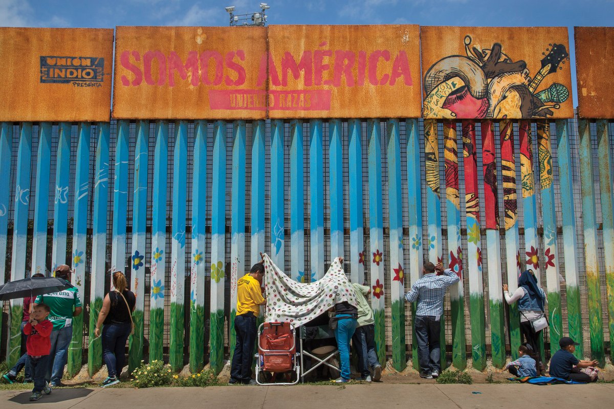 Griselda San Martin’s The Wall (2015–16) shows families spending time together despite living on different sides of the Mexico-US border © Griselda San Martin