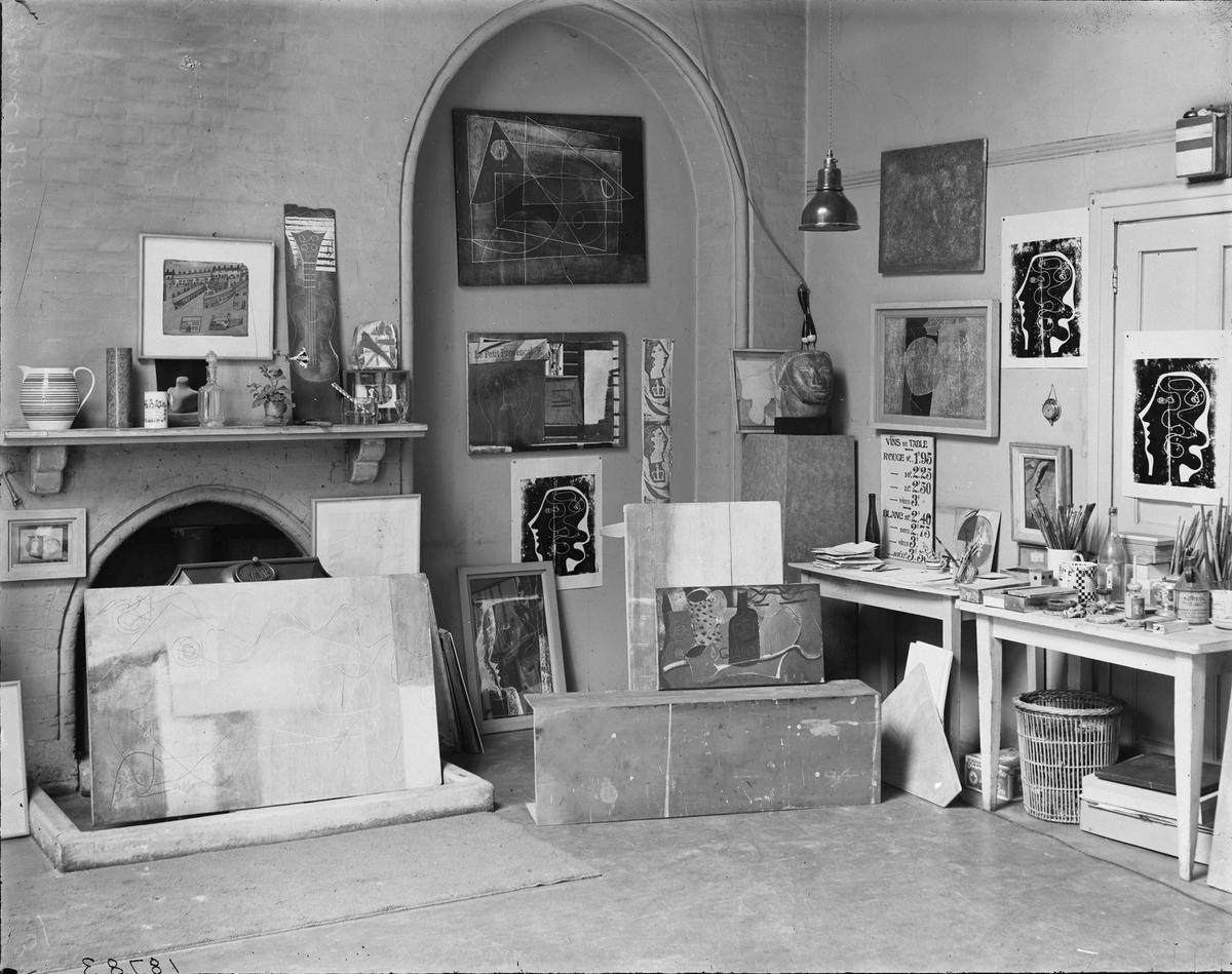Mall Studio, Hampstead, London, interior in 1933. The spacious studios were favoured by sculptors, such as Barbara Hepworth and John Skeaping Photograph by Paul Laib. Courtauld Institute