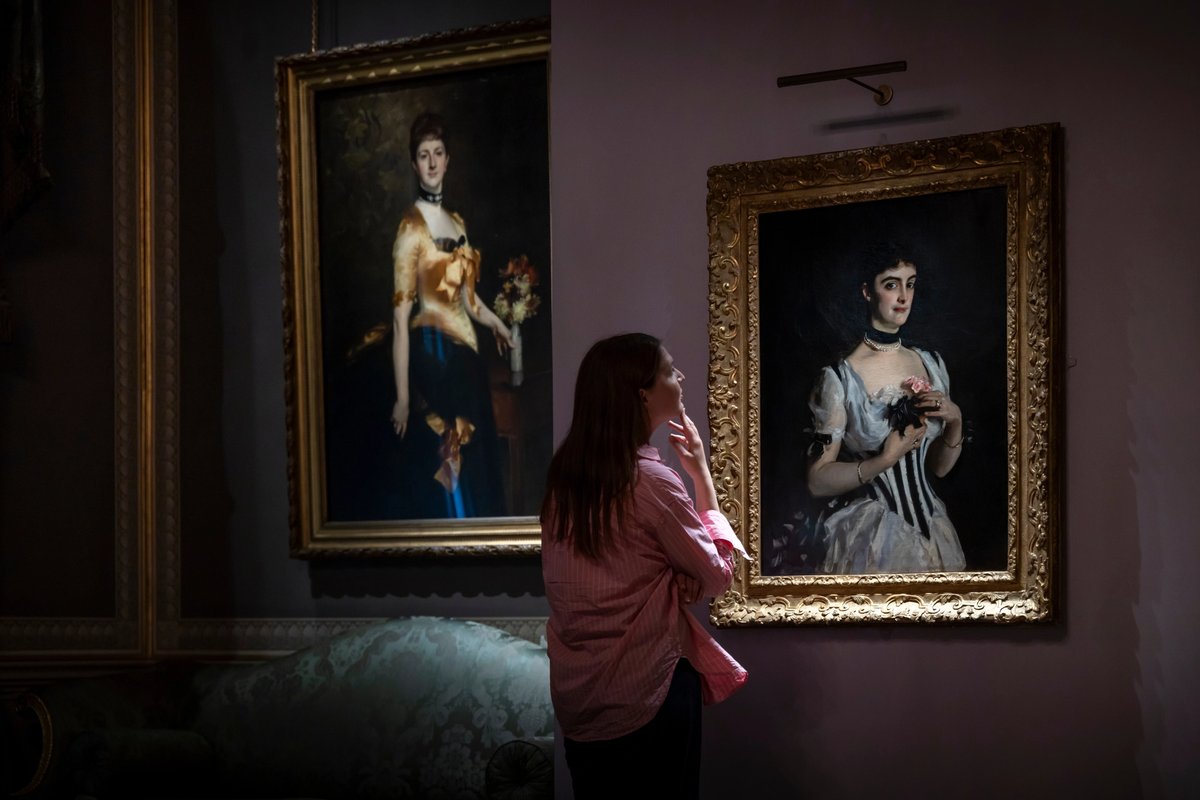 An installation view of the Heiress: Sargent’s American Portraits exhibition, showing portraits of Lady Playfair (Edith Russell) and Mrs Wilton Phipps
Photo: English Heritage