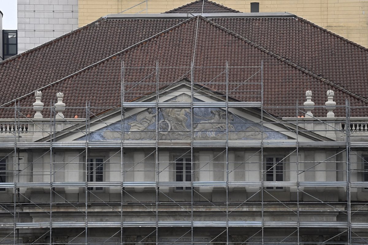 The restoration of the tympanum in progress
Courtesy of Milan city council