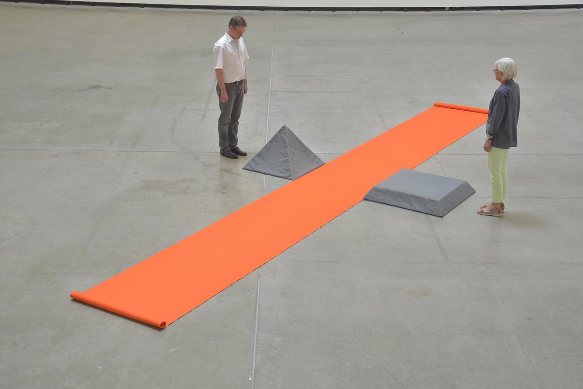 Franz Erhard Walther, Handlungsbahn no.4, (2000) Courtesy Jocelyn Wolff Galerie