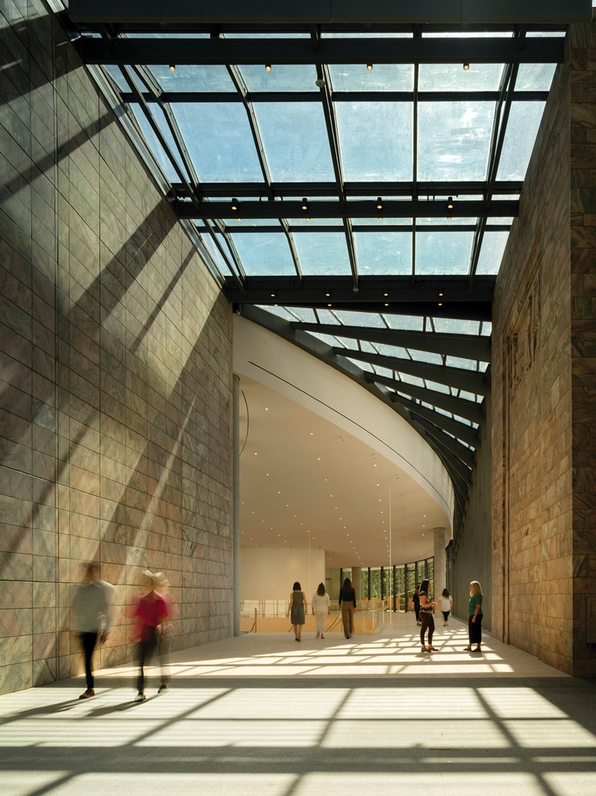 Curves and natural light feature in the Joslyn’s new space, which the architecture firm Snøhetta describes as having “an almost meteorological, cloud-like form”
Photo: © Nic Lehoux; courtesy of the Joslyn Art Museum
