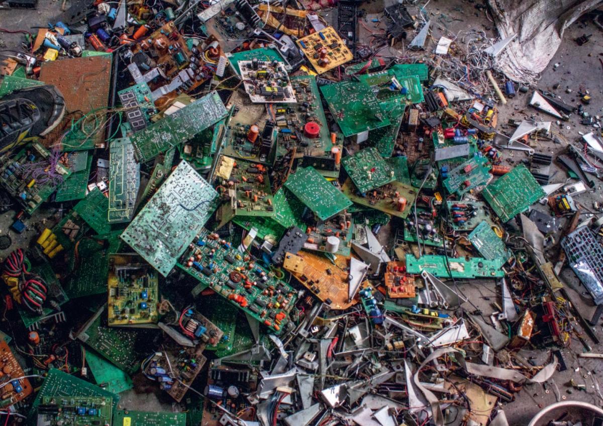 Circuit Boards, Mustafabad Market (Delhi, India), (2015), from the series Technology Time (2011–ongoing) © Julia Christensen