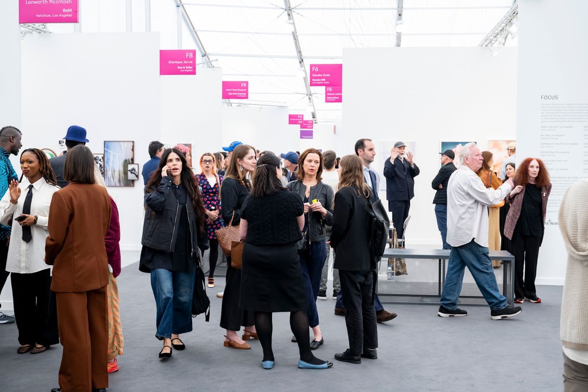 Visitors to the 2025 edition of Frieze Los Angeles Photo: Casey Kelbaugh/CKA