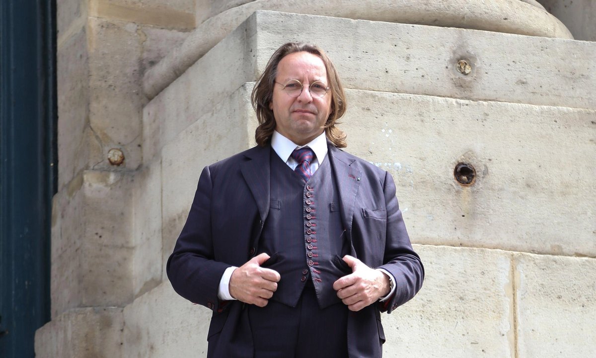 Expert and restorer in fake Versailles furniture scandal found guilty