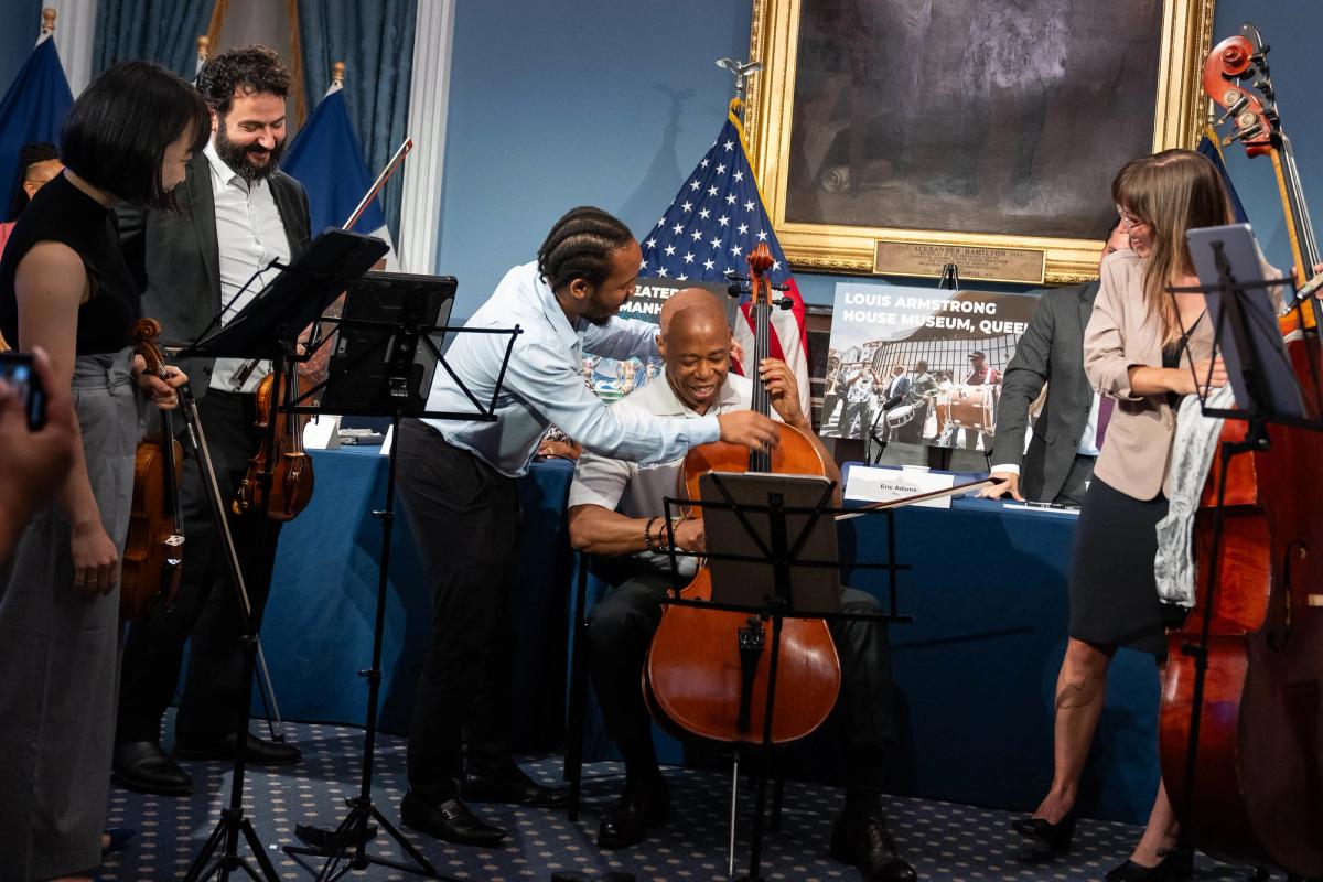 Mayor Eric Adams attempts to play the cello with young musicians from Ensemble Connect, a fellowship program for professional players based at Carnegie Hall, on 9 July 2024 Photo: Ed Reed/Mayoral Photography Office via Flickr