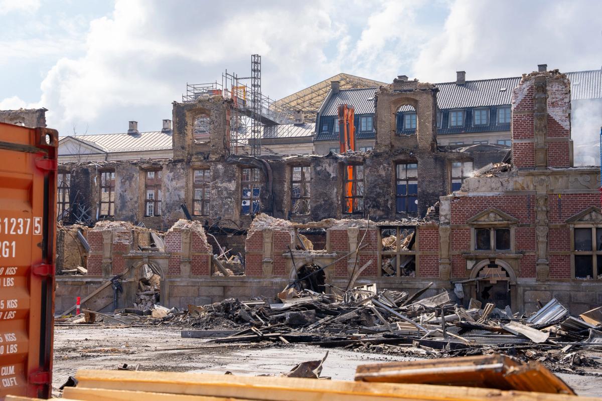 The fire destroyed over half of the Copenhagen Stock Exchange, including much of its copper roof

Photo: Sarah Mølsted. Dansk Erhverv


