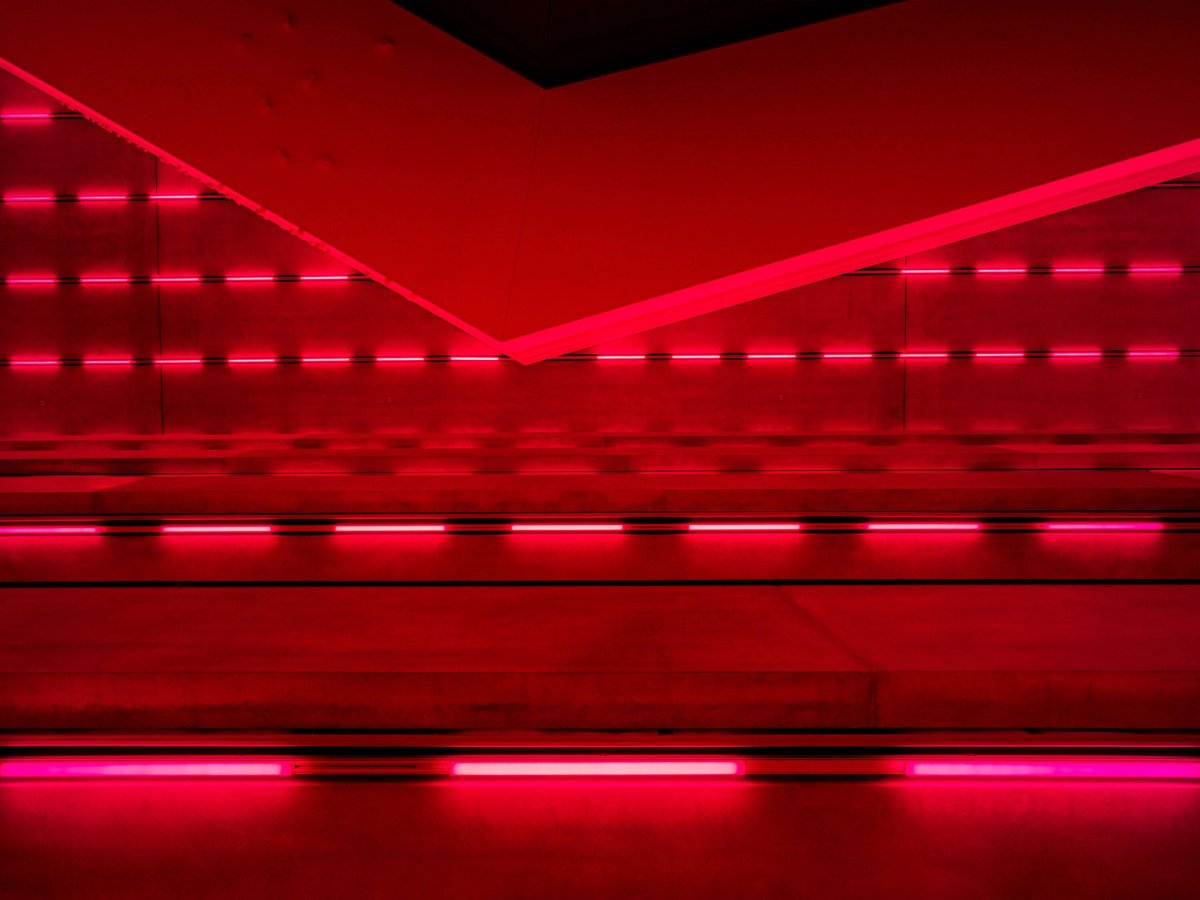 Bass‘s ambient lighting is accompanied by a sonic element reflecting the horrific transatlantic journeys of enslaved Africans Photo: Irma Boom; courtesy of the artist