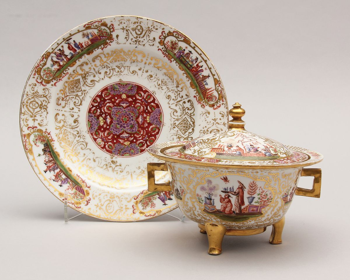 Porcelain (around 1725) thought to have been painted by Anna Elizabeth Auffenwerth Wald at the Meissen factory
Gardiner Museum, Toronto