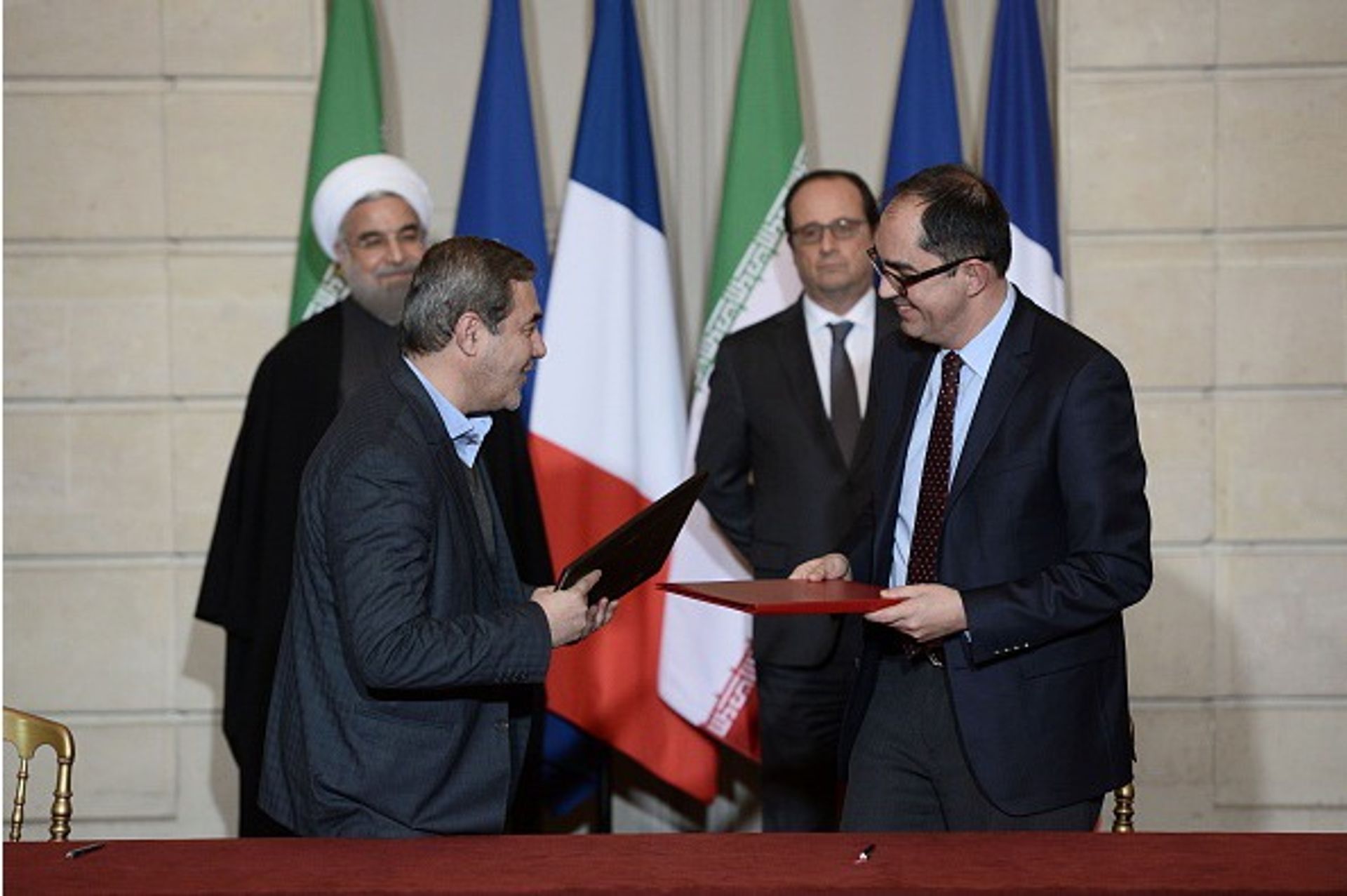Namvar Motlagh, left, the Vice President of Iran's cultural heritage and tourism organisation, and the Jean-Luc Martinez, the director of the Louvre, signed a cultural cooperation agreement at the presidential palace, with Iranian President Hassan Rouhani on 28 January 2016 STEPHANE DE SAKUTIN/AFP/Getty Images