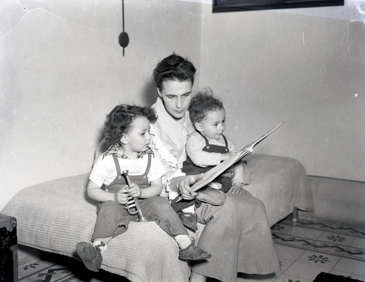 “Fantastical bedtime stories”: Leonora Carrington reads to her sons Gabriel and Pablo © Estate of Leonora Carrington/DACS