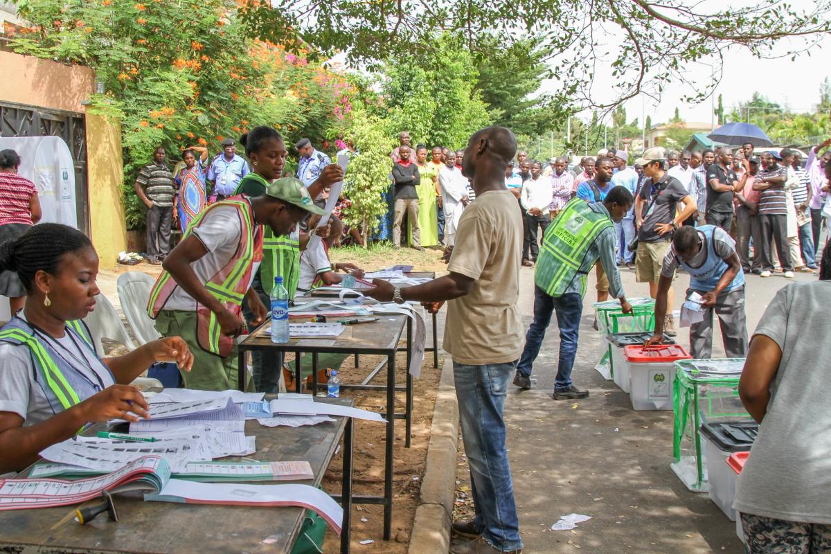Voting in progress at 2015 Presidential election in Abuja 

Photo: U.S. Embassy / Idika Onyukwu