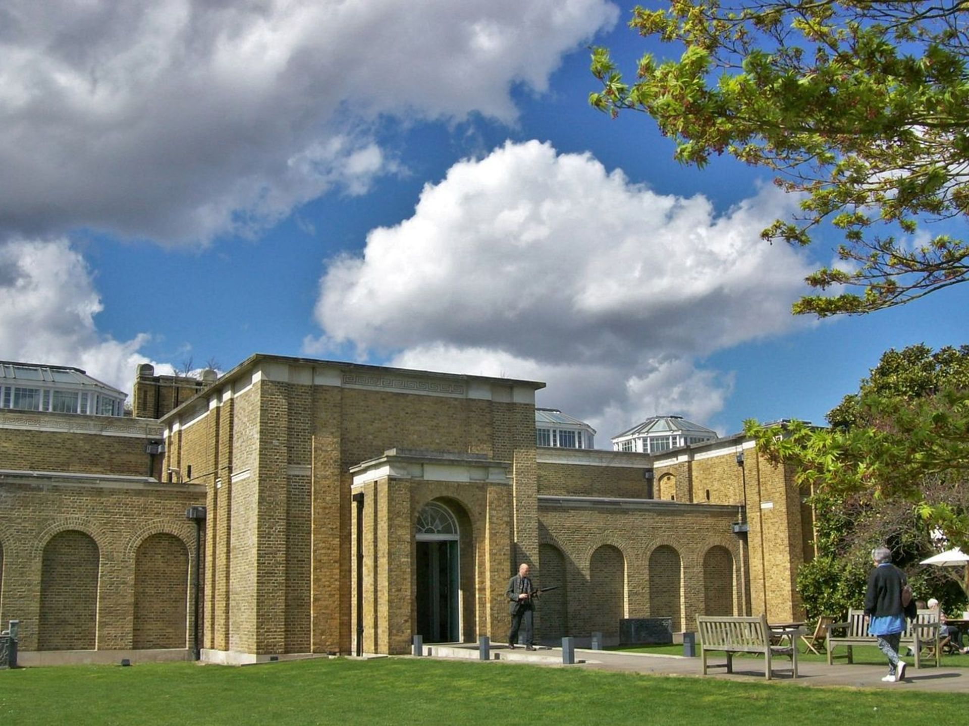 The main entrance of Dulwich Picture Gallery © Polophilio/Wikicommons