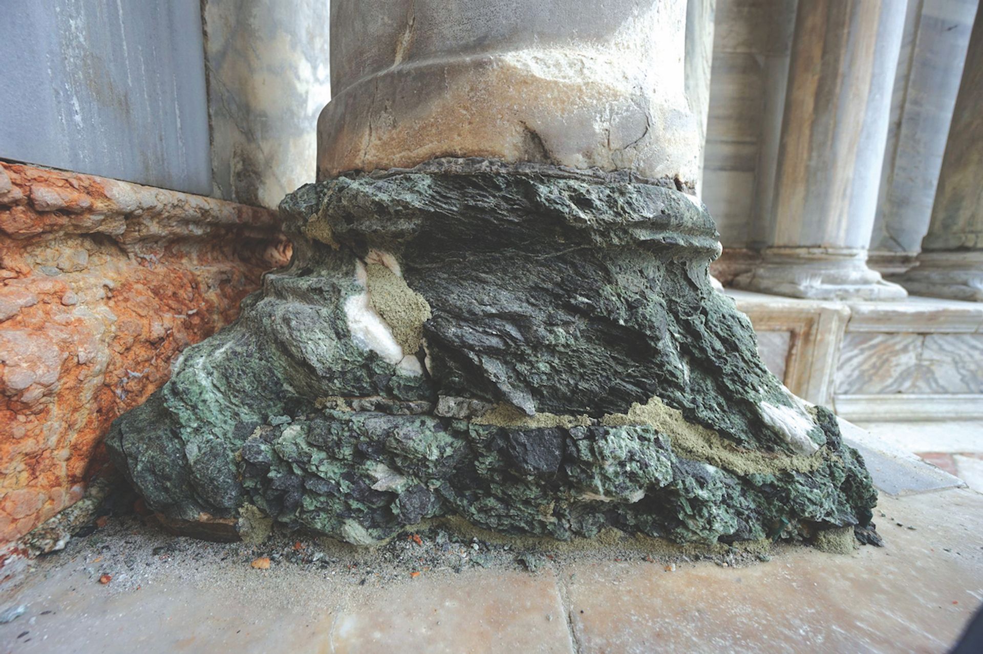 The effect of mineral salts in floodwater on the basilica’s marble columns Andrea Merola