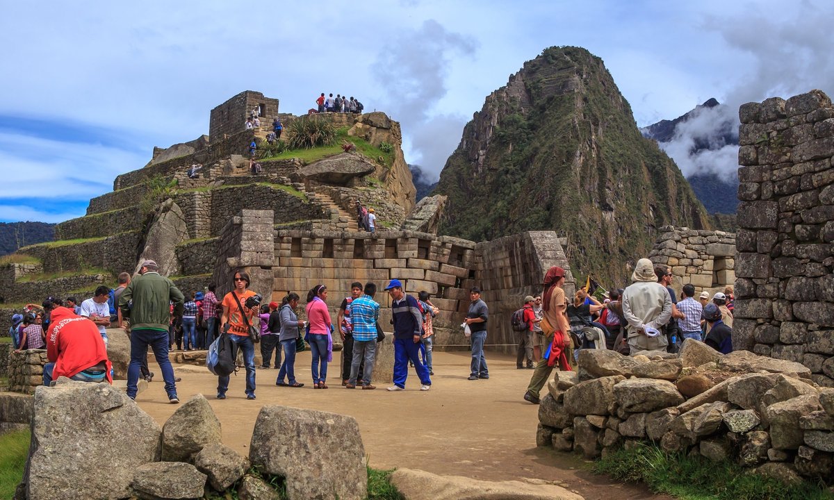 Peru protests leave hundreds of tourists stranded at Machu Picchu