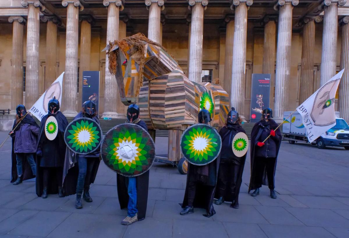 Protestors stand in front of the British Museum with a “trojan horse”

Photo: Hugh Warwick. Courtesy of BP or not BP?