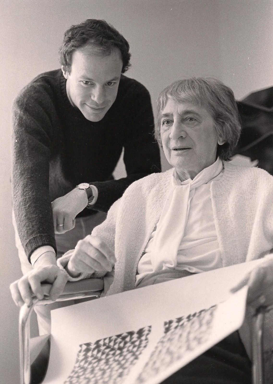 Anni Albers with Nicholas Fox Weber in 1981, with one of her designs Faith Haacke; © The Josef and Anni Albers Foundation, 2018