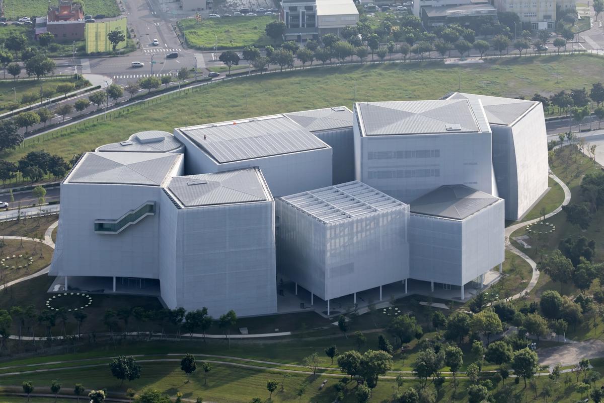 Exterior of Taichung Green Museumbrary, designed by SANAA Architects
Image courtesy of Taichung Art Museum. © Iwan Baan
