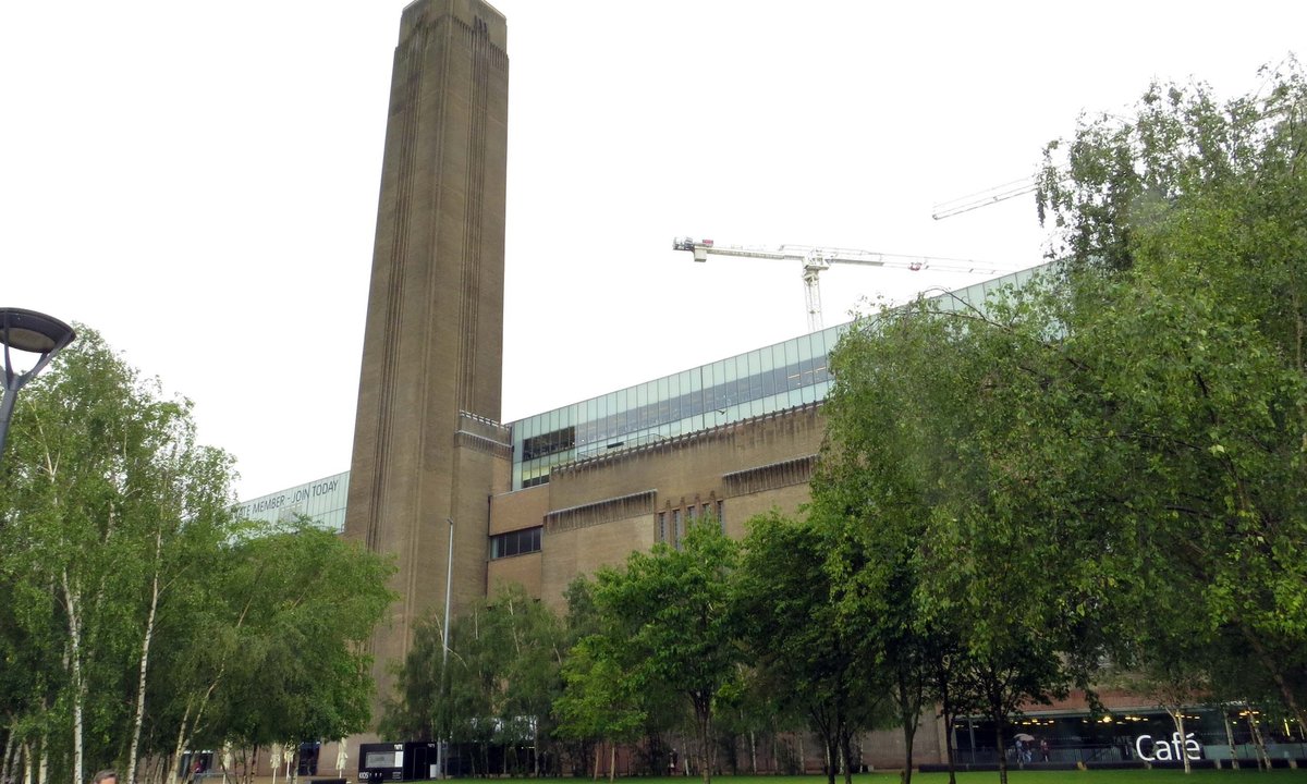 Man dies after fall from Tate Trendy Man dies after fall from Tate Trendy