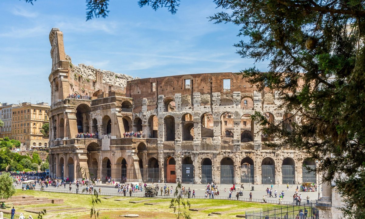 Tourist impaled on an iron railing at Rome's Colosseum