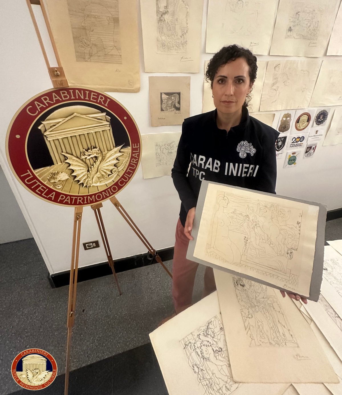 A member of the Carabinieri holding a forged Picasso print
© Carabinieri - Cultural Heritage Protection Command