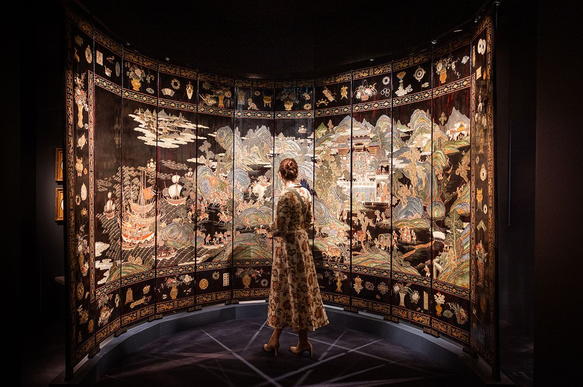 A visitor to the stand of Jorge Welsh gallery at Tefaf Maastricht 2025
© Loraine Bodewes / Tefaf