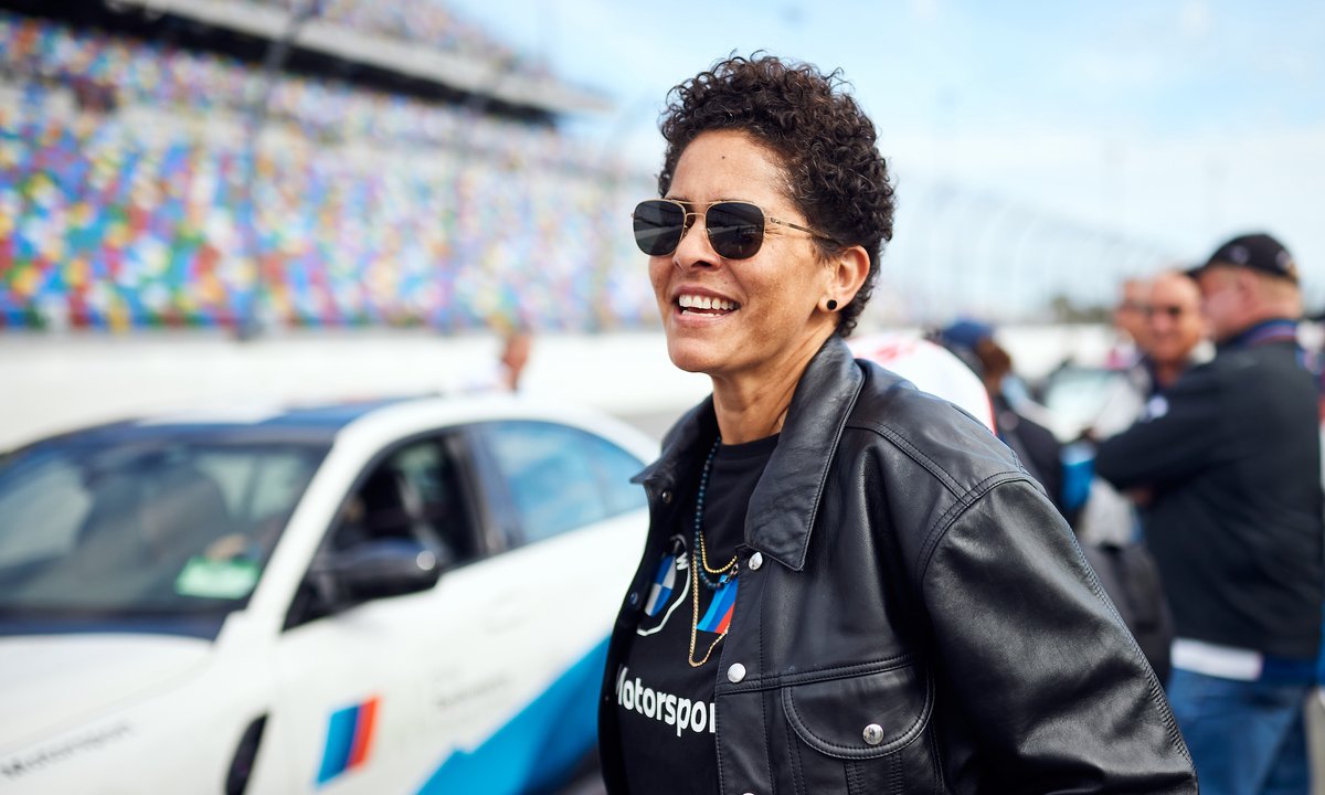 Julie Mehretu will create BMW’s subsequent Artwork Automotive Julie Mehretu will create BMW’s subsequent Artwork Automotive