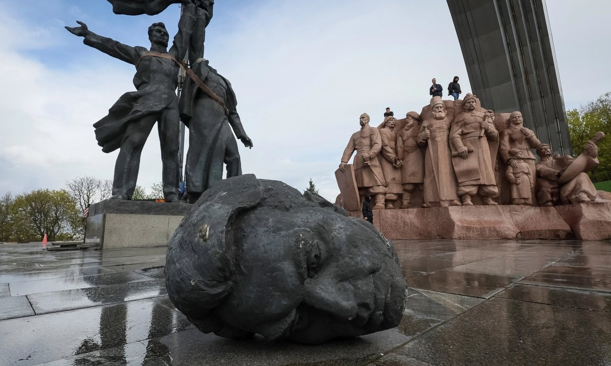 Ukraine demolishes Kyiv monument symbolising friendship with Russia Ukraine demolishes Kyiv monument symbolising friendship with Russia