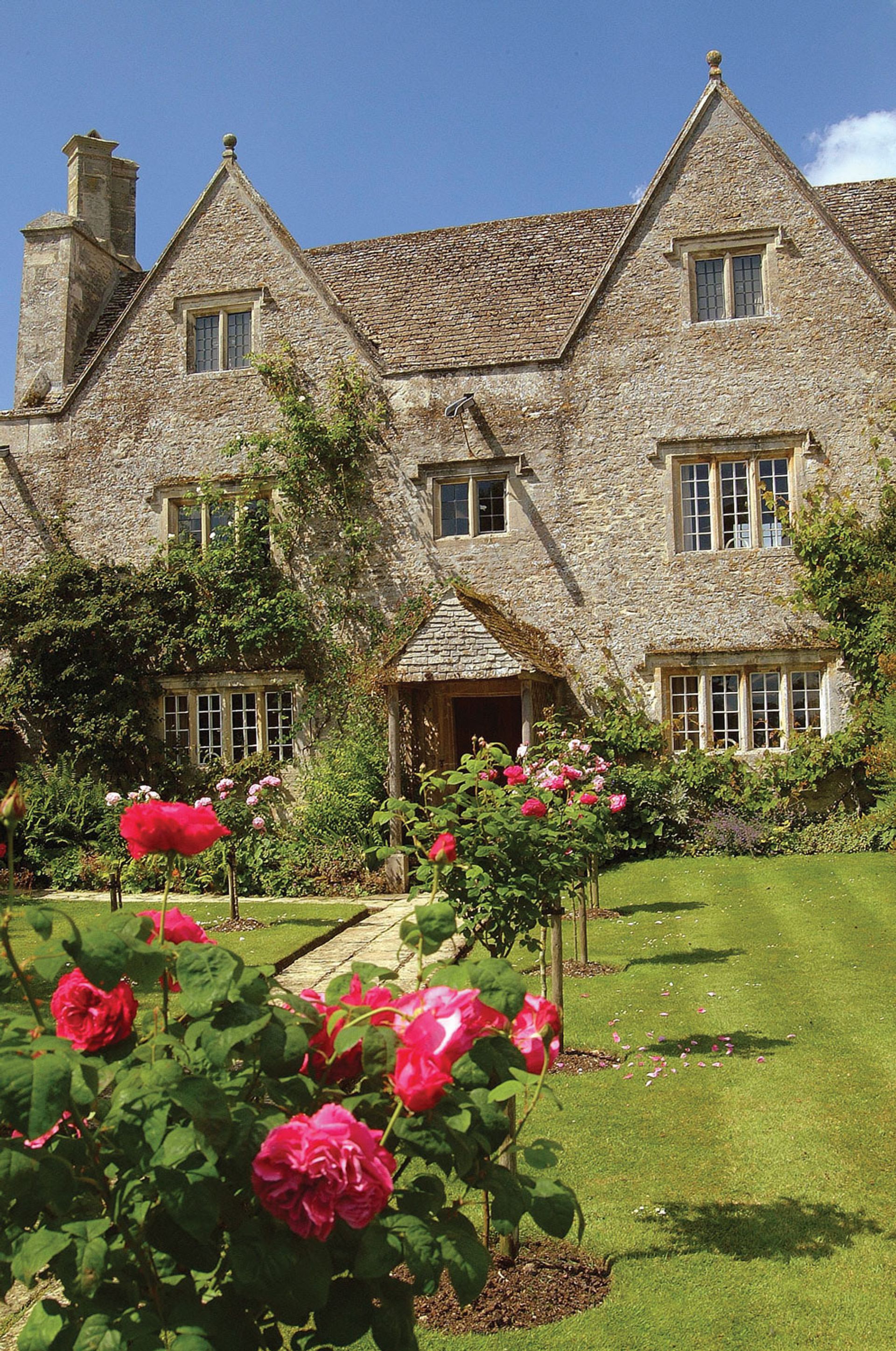 Kelmscott Manor in Oxfordshire, which William Morris leased with the artist Dante Gabriel Rossetti in 1871 Photo: © Society of Antiquaries of London