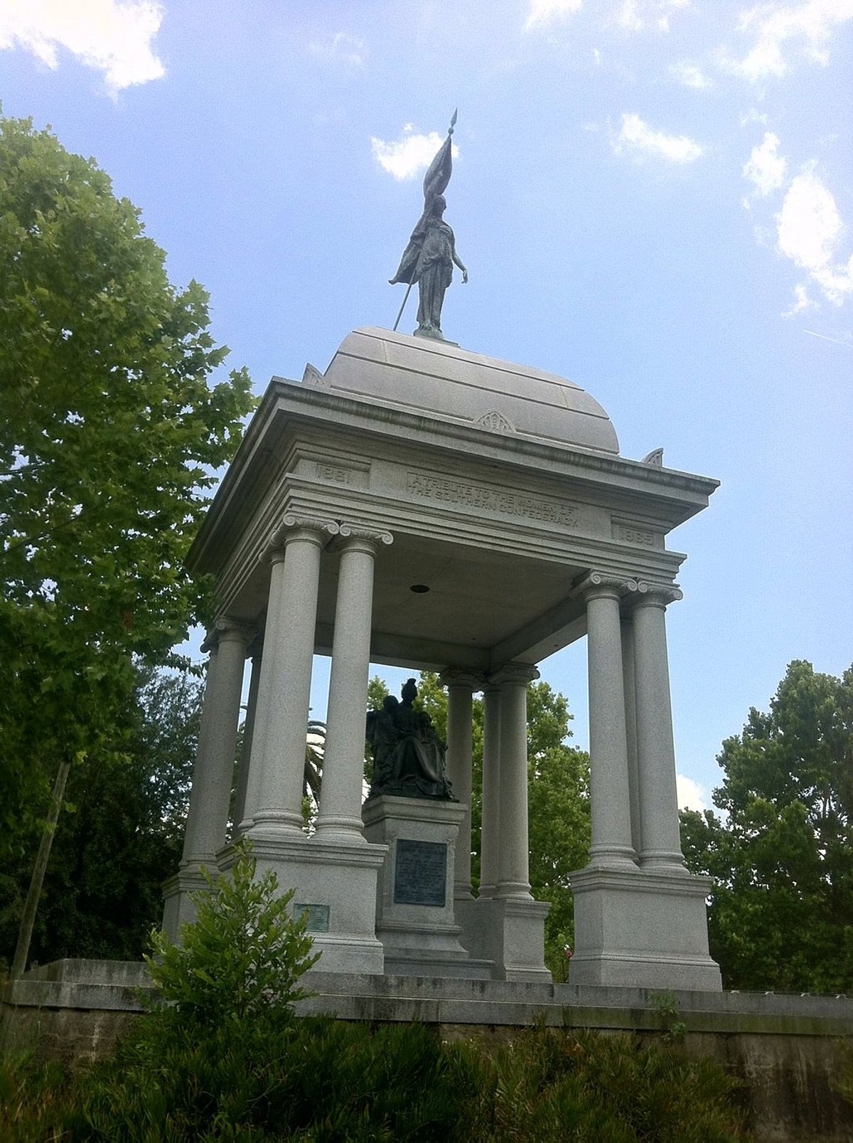 The monument Florida's Tribute to the Women of the Confederacy in Jacksonville, Florida Photo by Mathew105601, via Wikimedia Commons