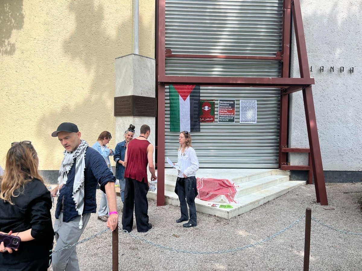 Artist Dries Verhoeven, who is representing The Netherlands at this year's Venice Biennale, joined the artist and staff striking on Friday (8 May). Photo by The Art Newspaper