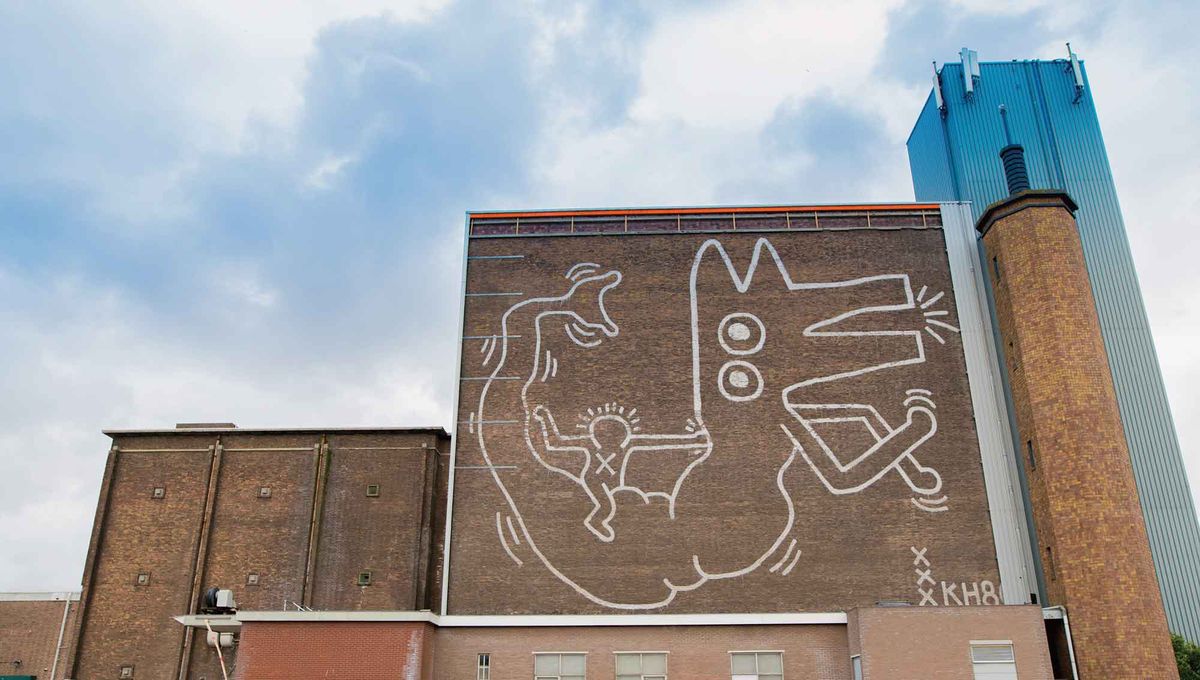 Haring’s mural, painted while he was in Amsterdam for his first solo exhibition in 1986, was covered by an aluminium facade for 24 years Photo: Hanna Hachula. Artwork: © Keith Haring Foundation