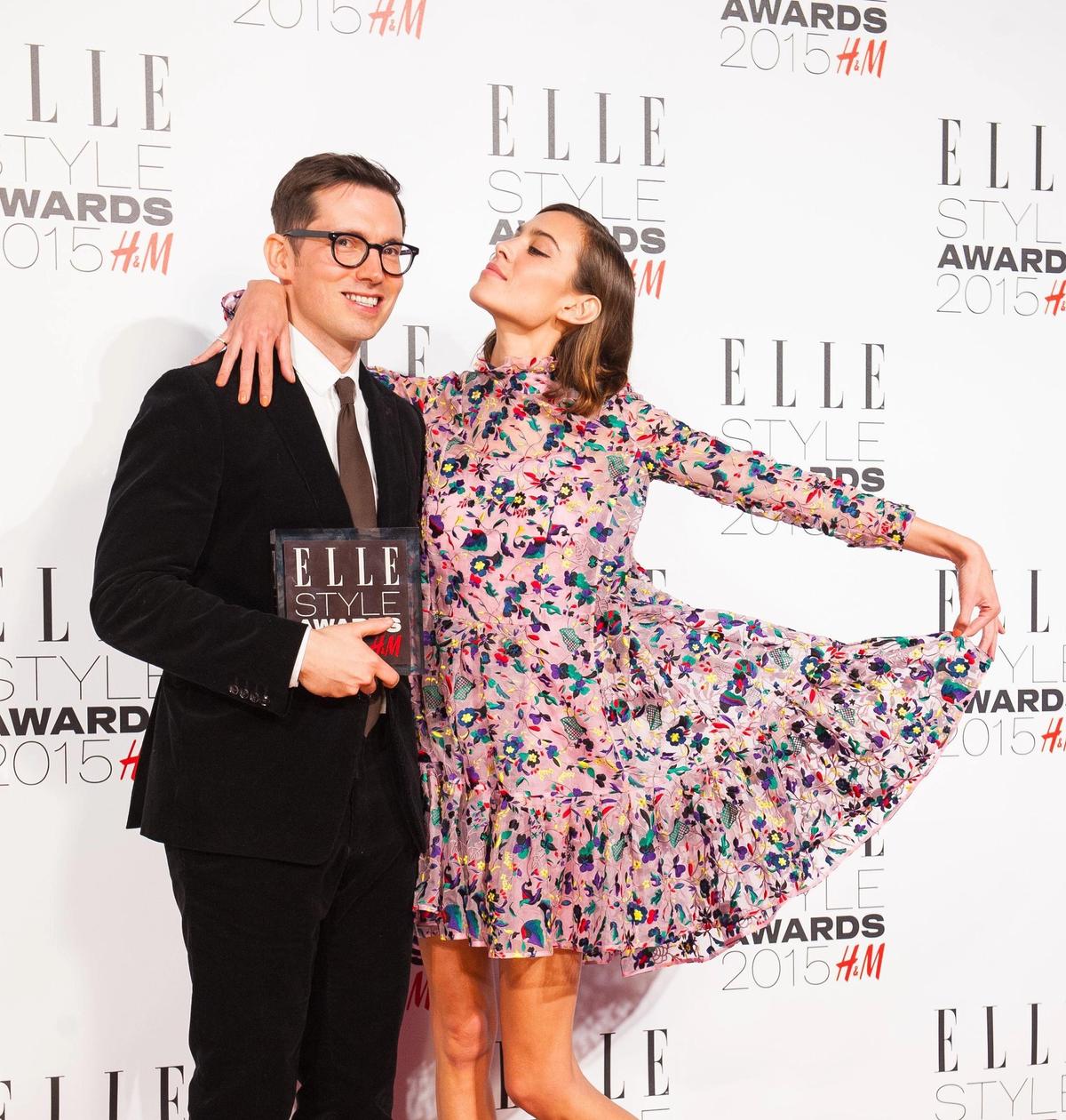 Erdem Moralioglu with award presenter Alexa Chung at the Elle Style Awards 2015
Alamy