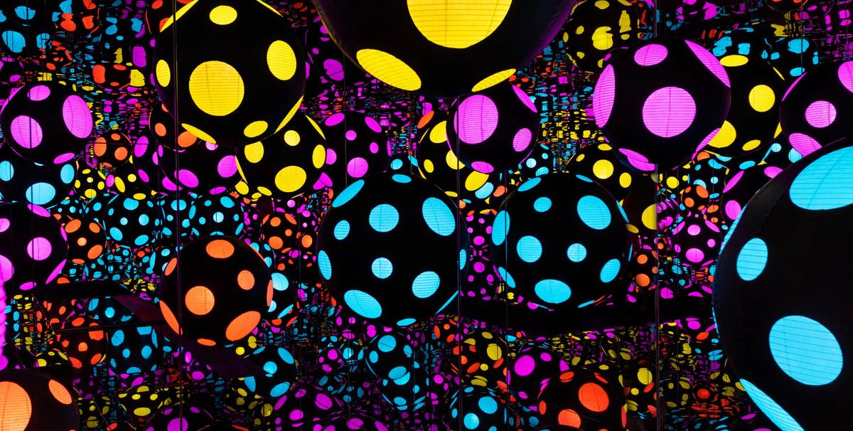 Yayoi Kusama's Infinity Mirrored Room - My Heart is Dancing Into the Universe (2018). Courtesy Ota Fine Arts, Tokyo/Singapore/Shanghai and Victoria Miro, London/Venice. © Yayoi Kusama