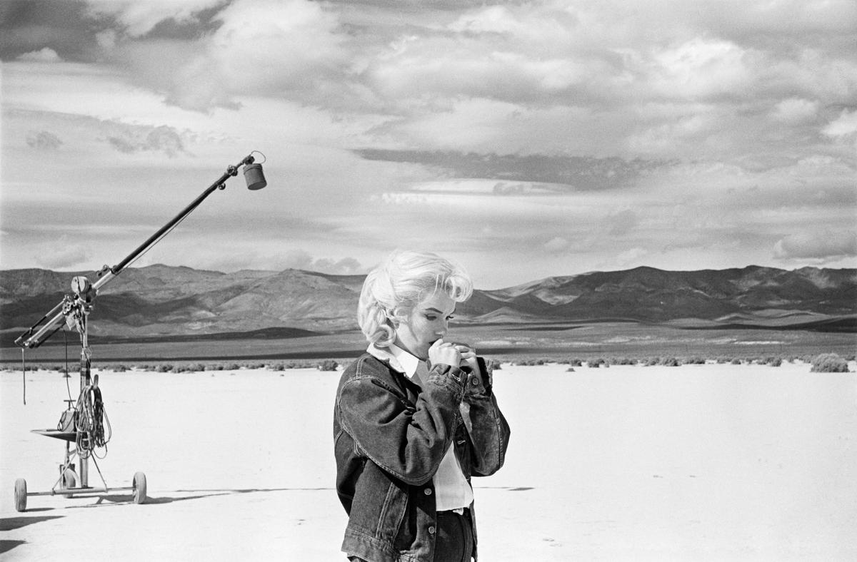 Marilyn Monroe on the set of The Misfits, Eve Arnold (1961) courtesy Eve Arnold Estate