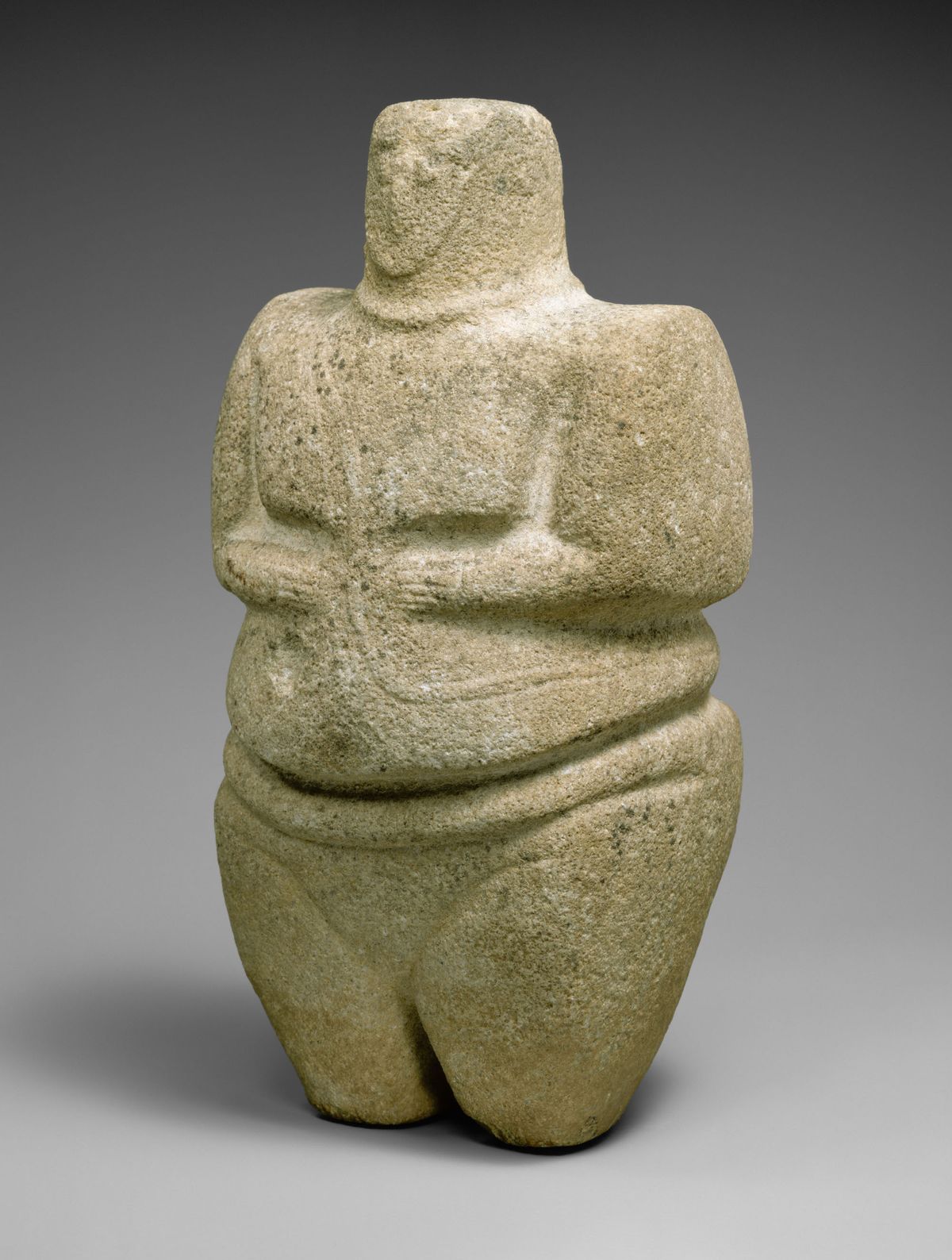 Standing female figure wearing a strap and a necklace, 3rd millennium BC Photo: Courtesy the Metropolitan Museum of Art
