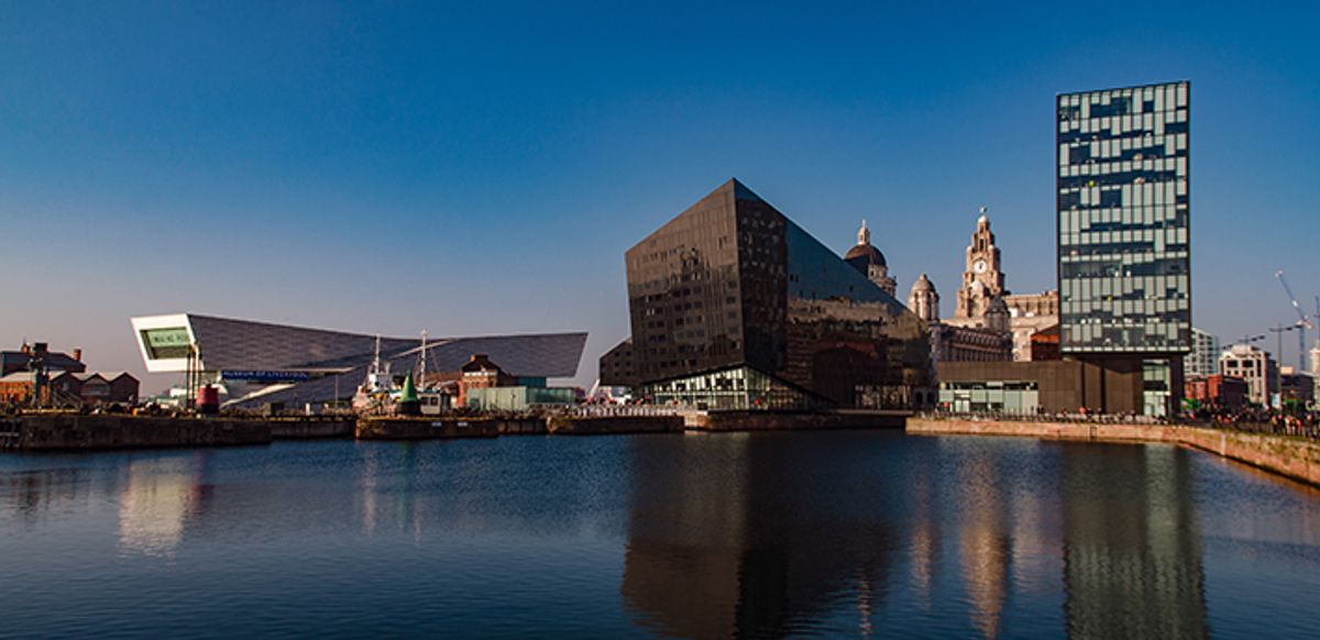 Large-scale redevelopments of the docklands contributed to the loss of status © Atanas Paskalev