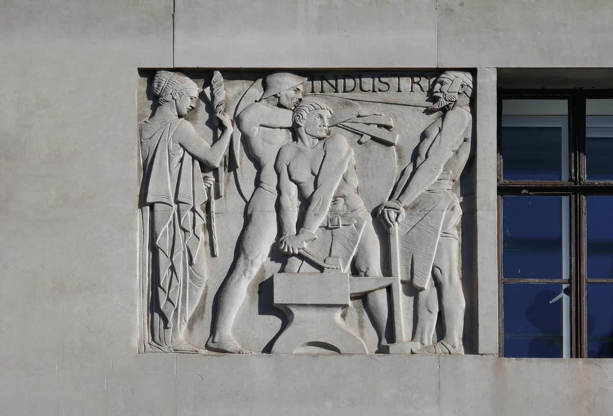 Industry, one of Gilbert Bayes’s “superb” reliefs on James Miller’s Commercial Bank of Scotland, Glasgow (1935) Photo: Roger Edwards