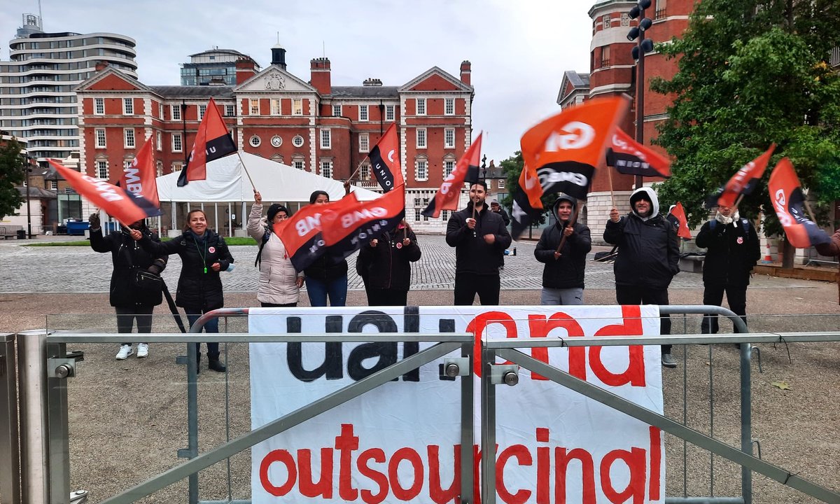 artists urge College of the Arts London to enhance cleaners’ working situations artists urge College of the Arts London to enhance cleaners’ working situations