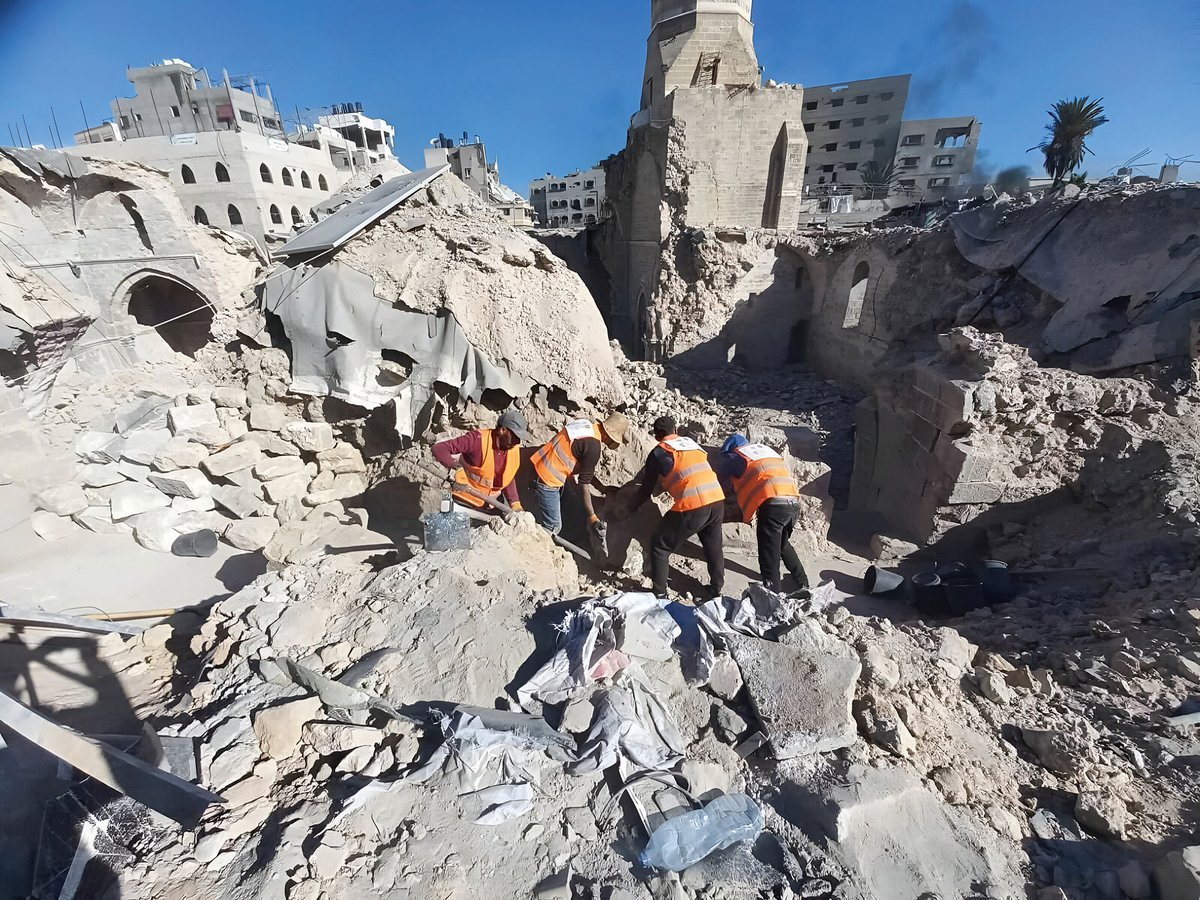 Heritage workers hand-salvaged 20 tonnes of archaeological stones from the rubble of a wall of the Great Omari Mosque that collapsed onto al-Qissariya bazaar in Gaza City in an Israeli air strike
Photo © Centre for Cultural Heritage Preservation