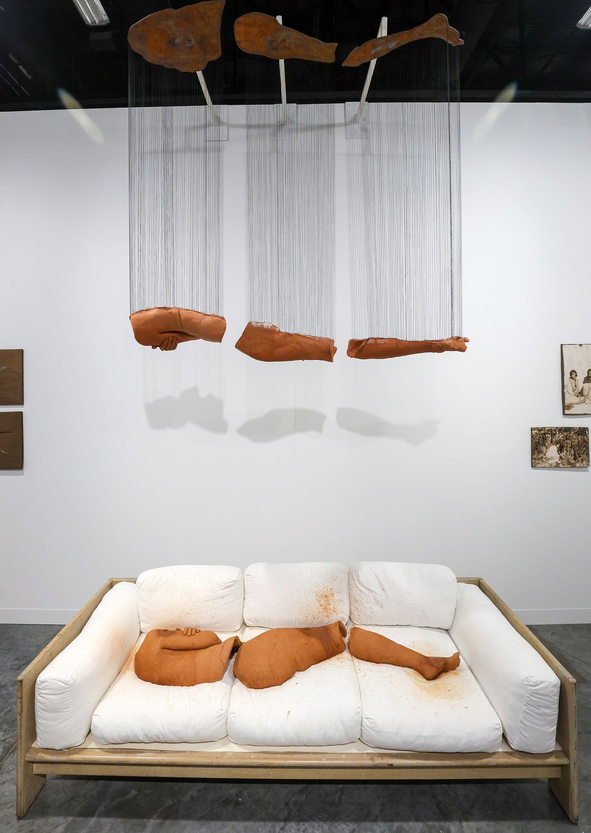 Roksana Pirouzmand, The Past Seeps Through the Present (2022) Liliana Mora