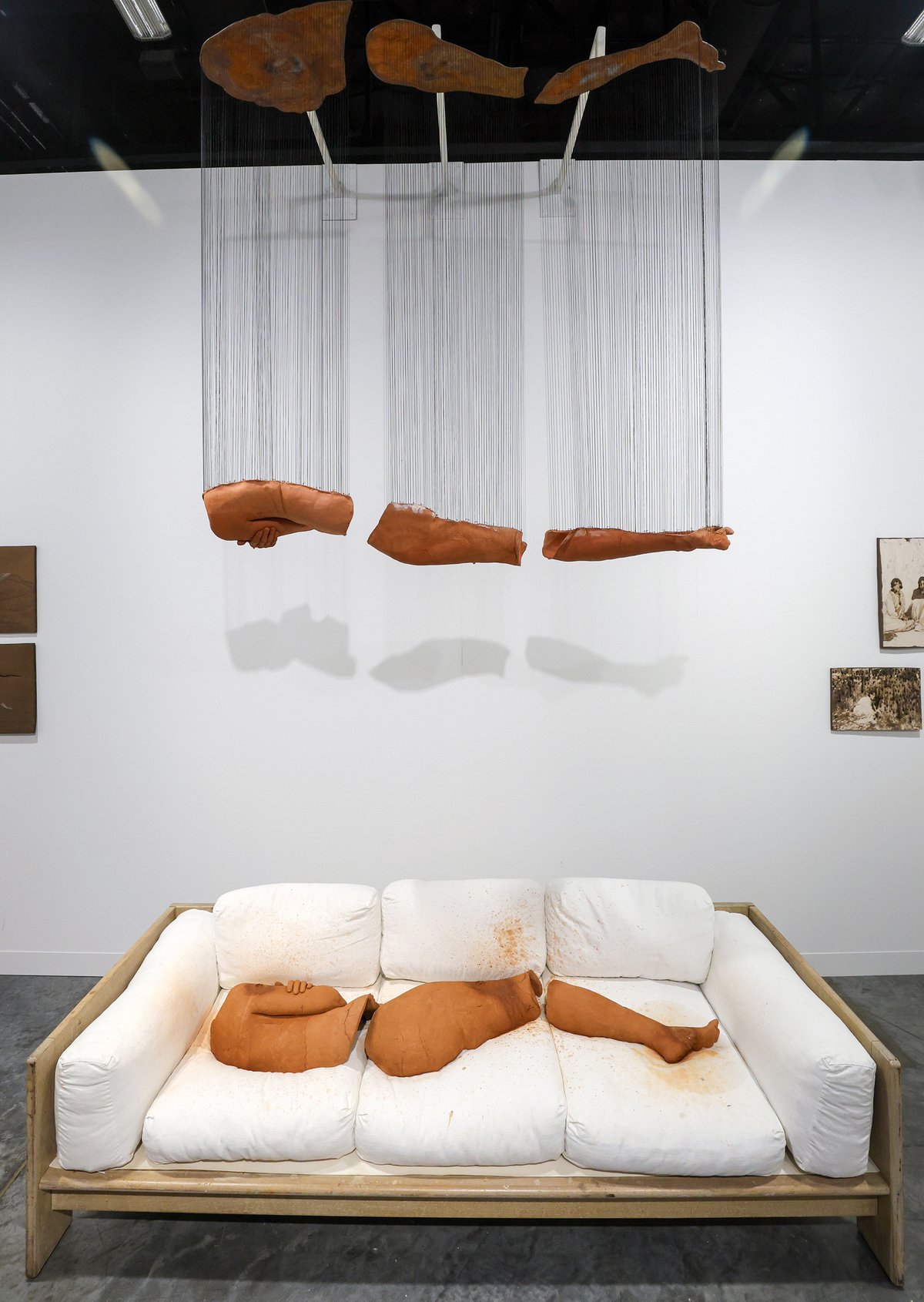 Roksana Pirouzmand, The Past Seeps Through the Present (2022) Liliana Mora