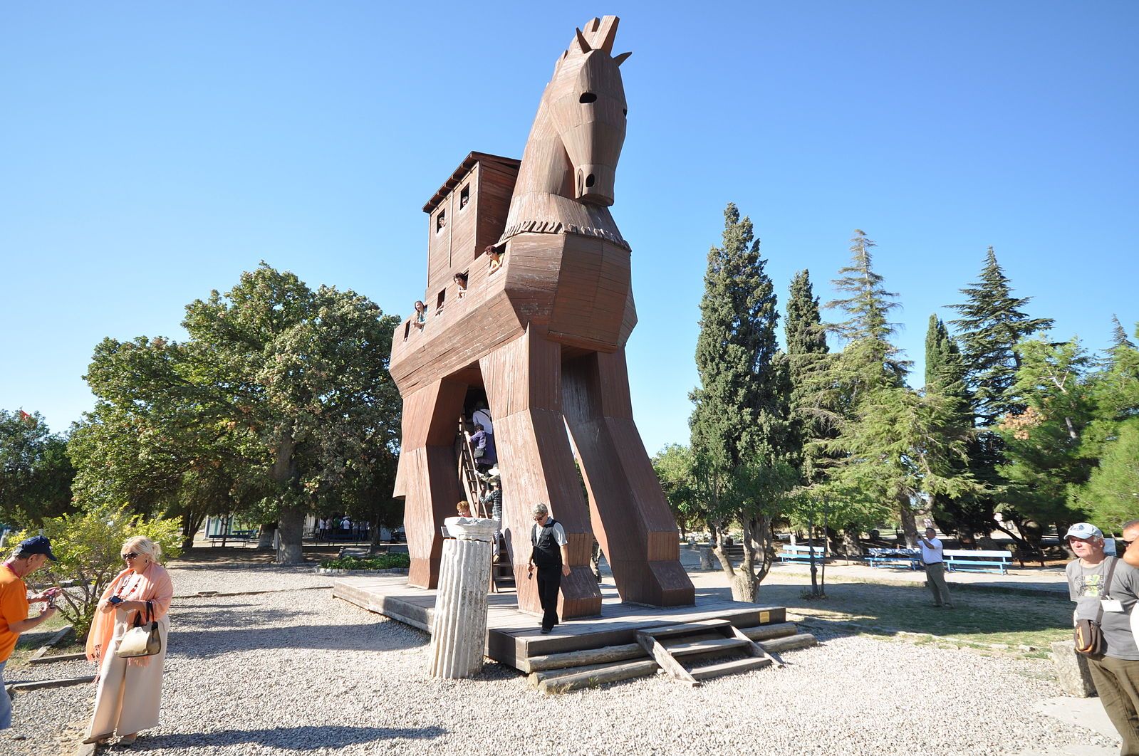 Tourists at Hisarlik in Turkey, identified as the ancient site of Troy Photo: Jorge Láscar