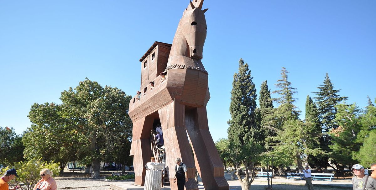Tourists at Hisarlik in Turkey, identified as the ancient site of Troy Photo: Jorge Láscar